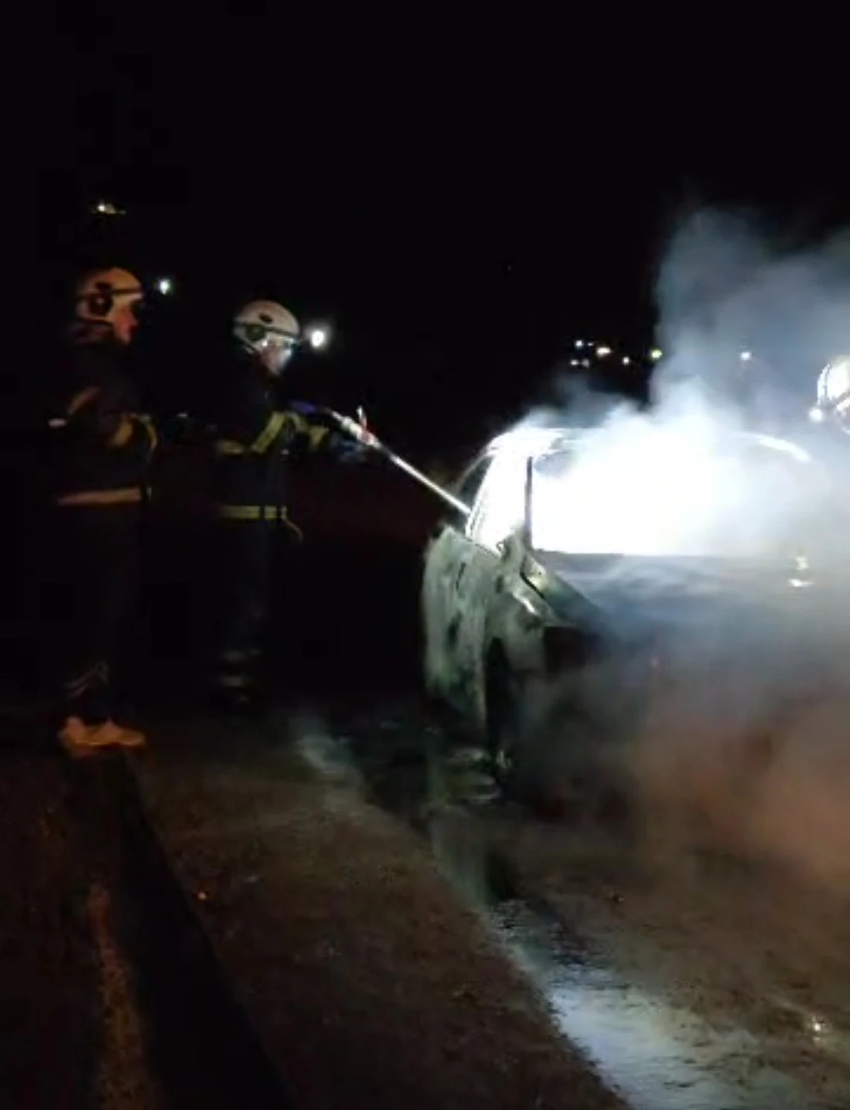 Batman’da seyir halindeki otomobil alev aldı.