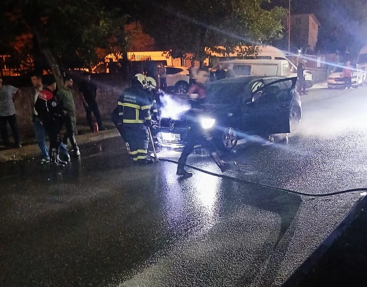 BATMAN&rsquo;DA SEYİR HALİNDEKİ OTOMOBİL YANDI