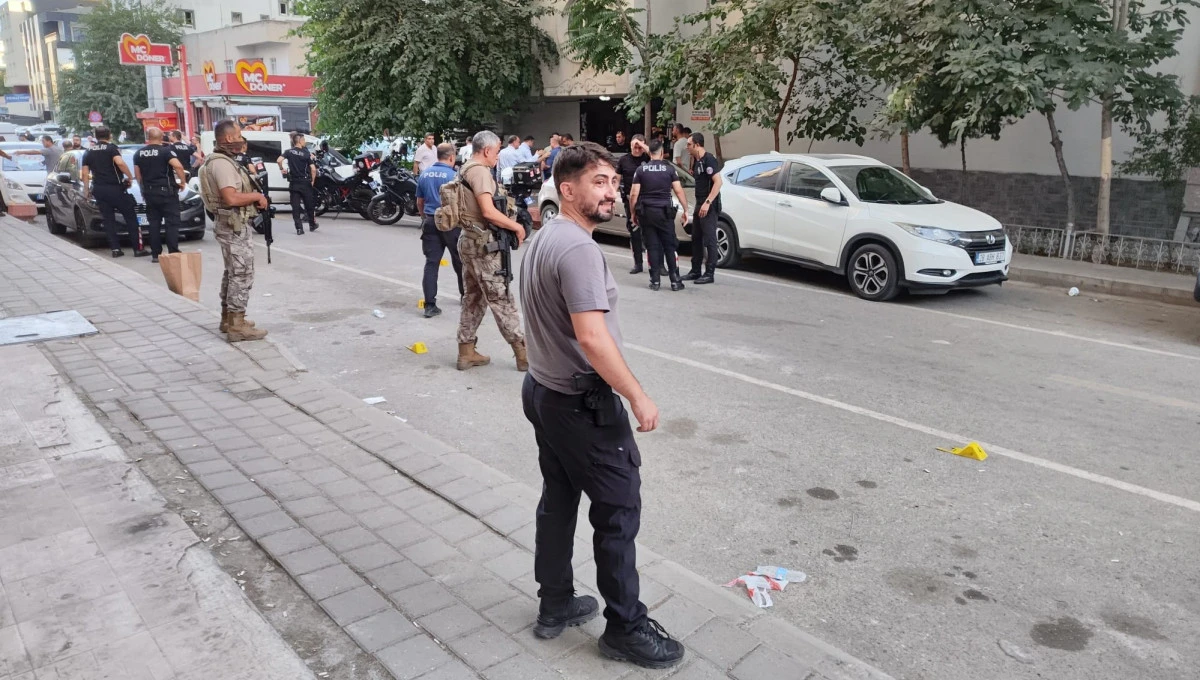 BATMAN&rsquo;DA SİLAHLI KAVHA:3 YARALI