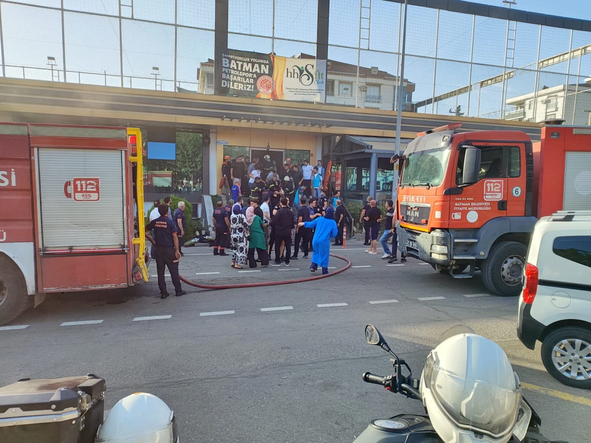 BATMAN&rsquo;DA SPOR SALONUNUN &rsquo;DA YANGIN: 2 &Ouml;L&Uuml;, 9 YARALI