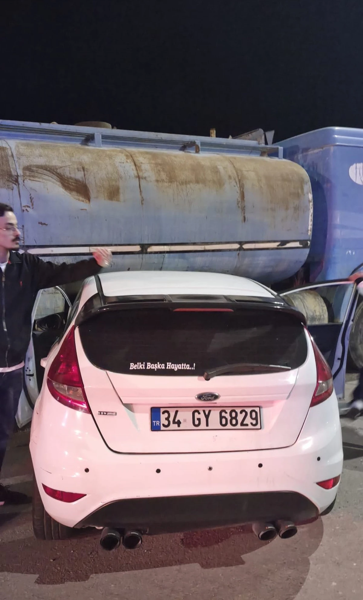 BATMAN&rsquo;DA TRAFİK KAZASI: ARA&Ccedil;TA SIKIŞAN YARALIYI İTFAİYE KURTARDI