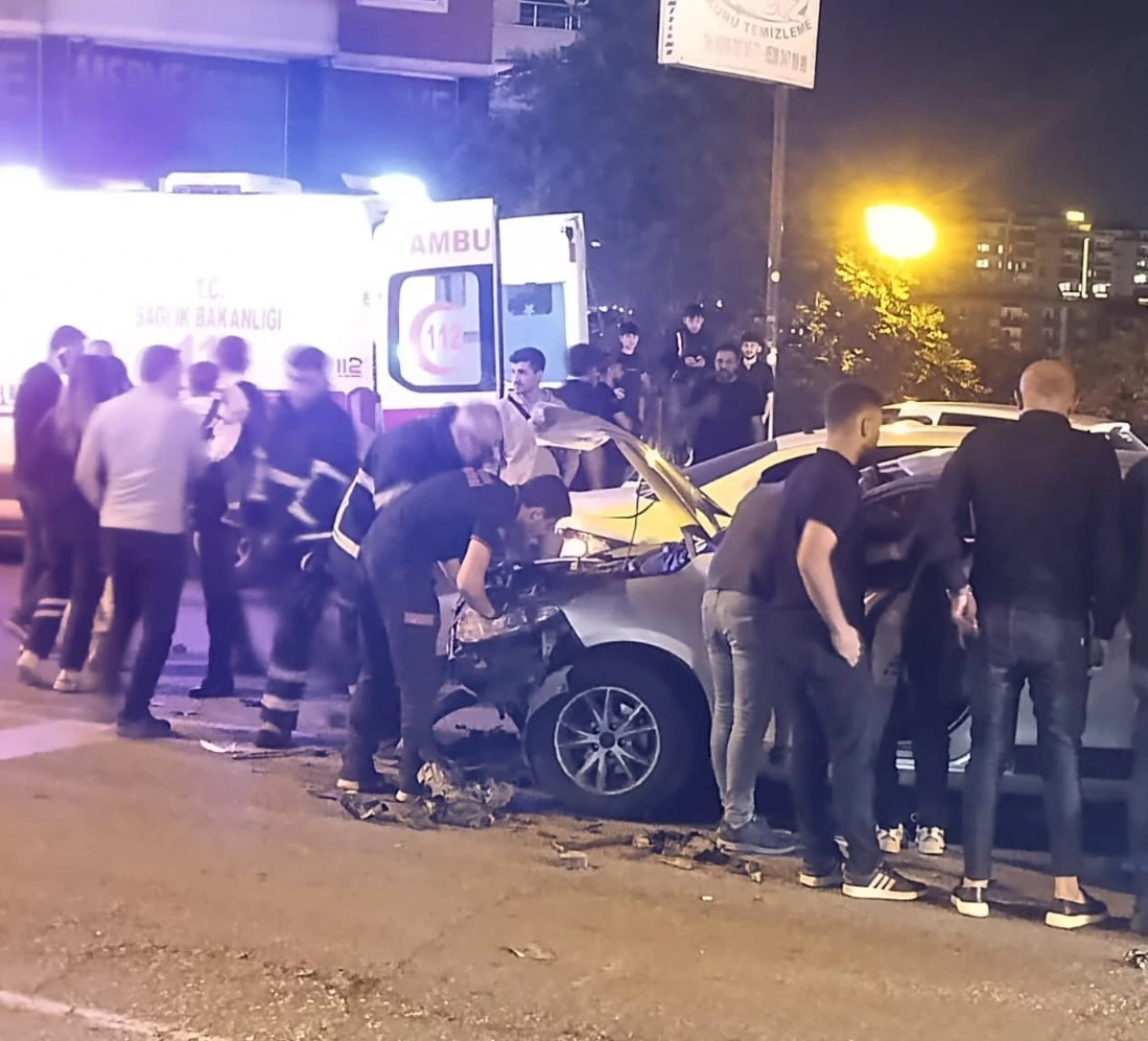  BATMAN’DA TRAFİK KAZASI: İKİ ARAÇ ÇARPIŞTI, 4 KİŞİ YARALANDI