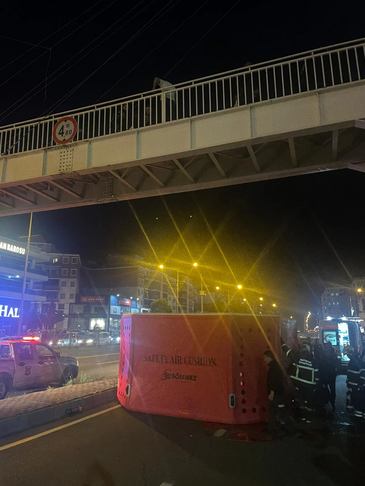 BATMAN&rsquo;DA &Uuml;ST GE&Ccedil;İTTE İNTİHAR GİRİŞİMİ 