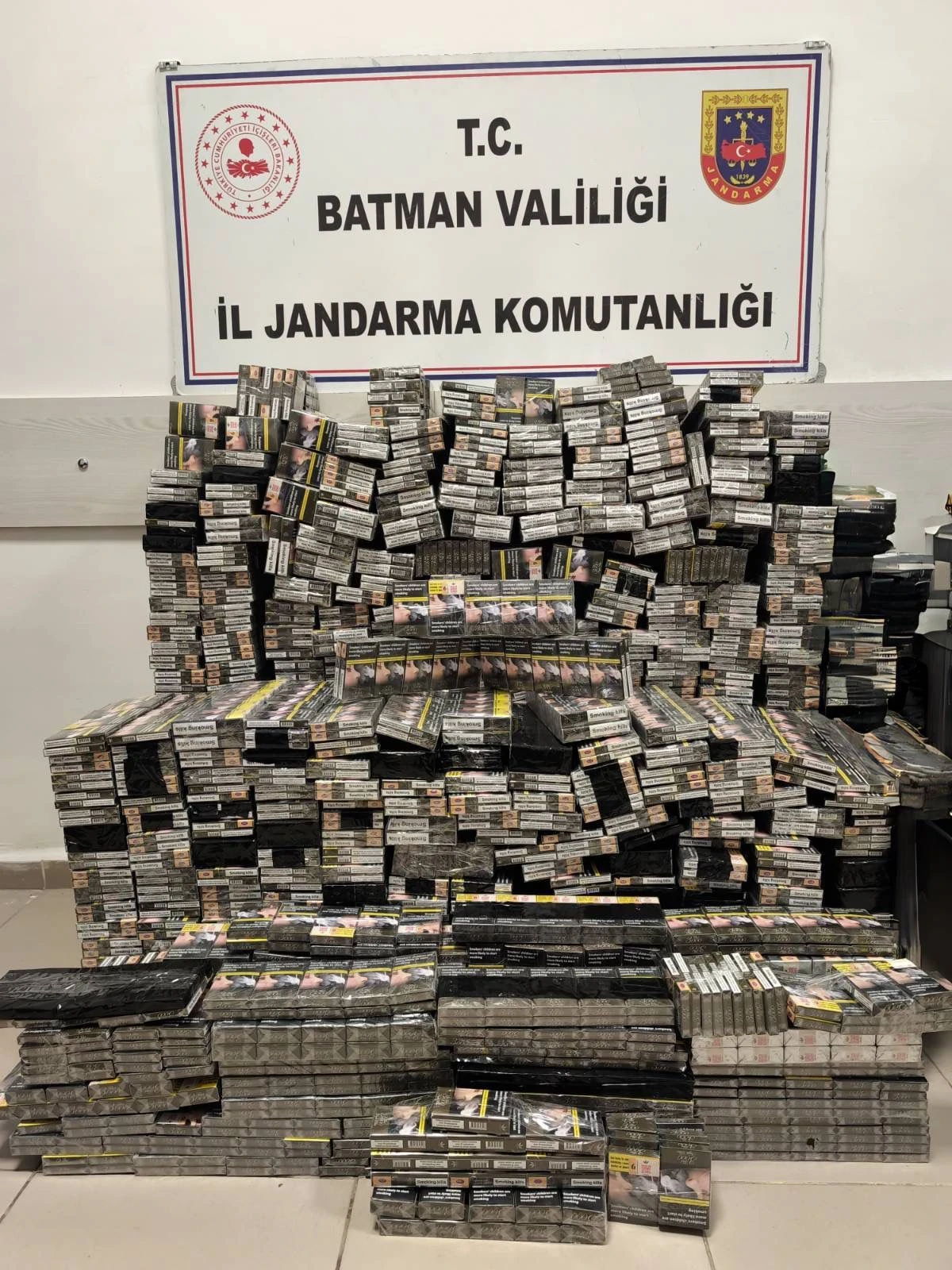 BATMAN&rsquo;DA UYUŞTURUCU VE KA&Ccedil;AK &Uuml;R&Uuml;N OPERASYONU