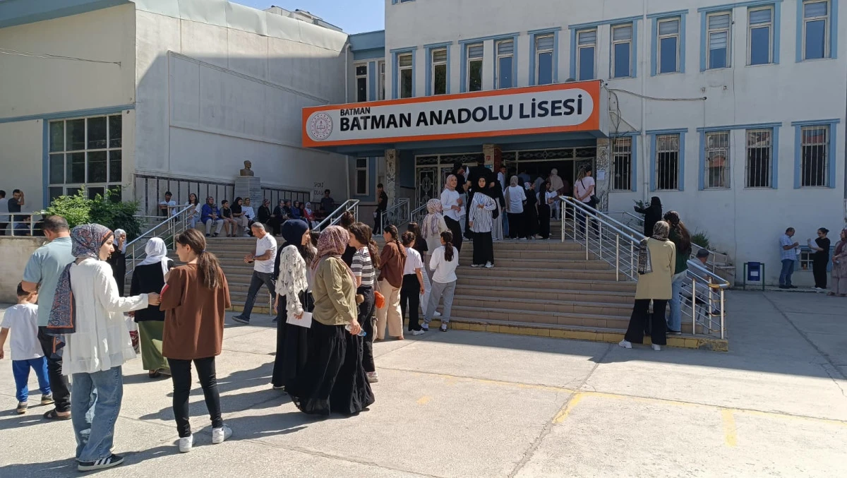 BATMAN’DA YKS'NİN İKİNCİ OTURUMU AYT YAPILDI