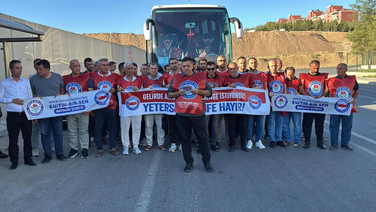 BATMAN’DAN KAMU ÇALIŞANLARI, EYLEM İÇİN ANKARA’YA YOLCU EDİLDİ