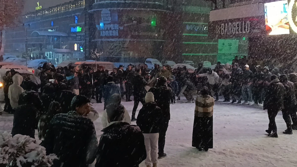 BATMAN&rsquo;IN KAR BAYRAMI, 8 YIL SONRA GELEN BEYAZ MUTLULUK