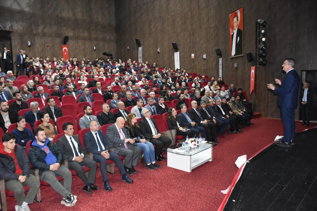 BATMANLI PROF. DR. YUSUF BARAN &Ouml;ĞRETMEN VE &Ouml;ĞRENCİLERLE BULUŞTU