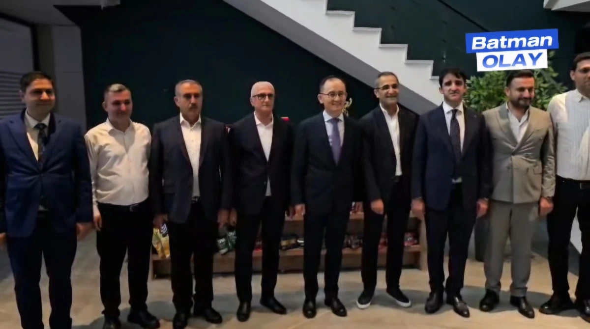 &Ccedil;İN HEYETİ LAVİ MEYVE SUYU FABRİKASINI GEZDİ