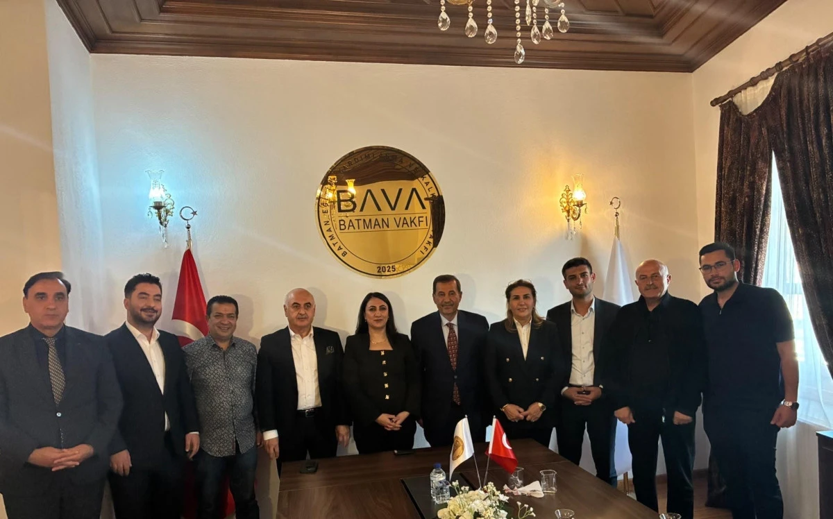 DEM PARTİ BATMAN MİLLETVEKİLİ ZEYNEP ODUNCU'DAN BATMAN VAKFI'NA ZİYARET