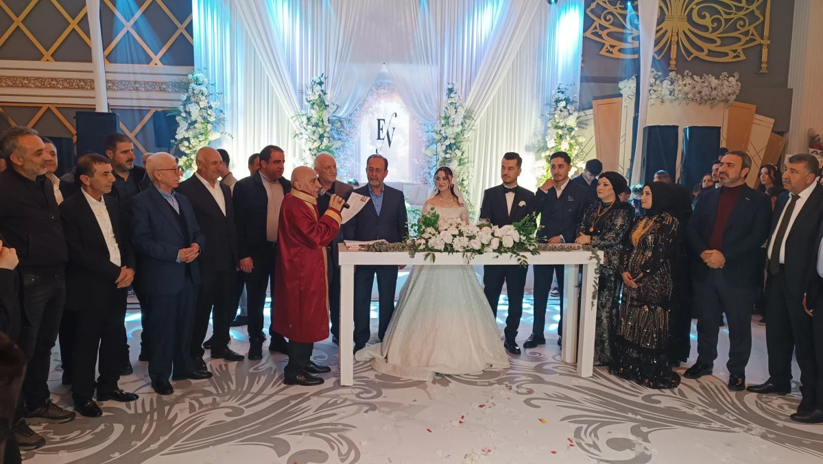 DOĞRU VE YAL&Ccedil;IN AİLELERİNİN MUTLU G&Uuml;N&Uuml;