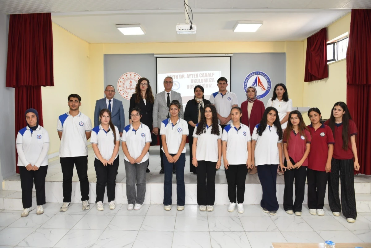 DR. AYTEN CANALP, KARİYER G&Uuml;NLERİ KAPSAMINDA &Ouml;ĞRENCİLERLE BULUŞTU