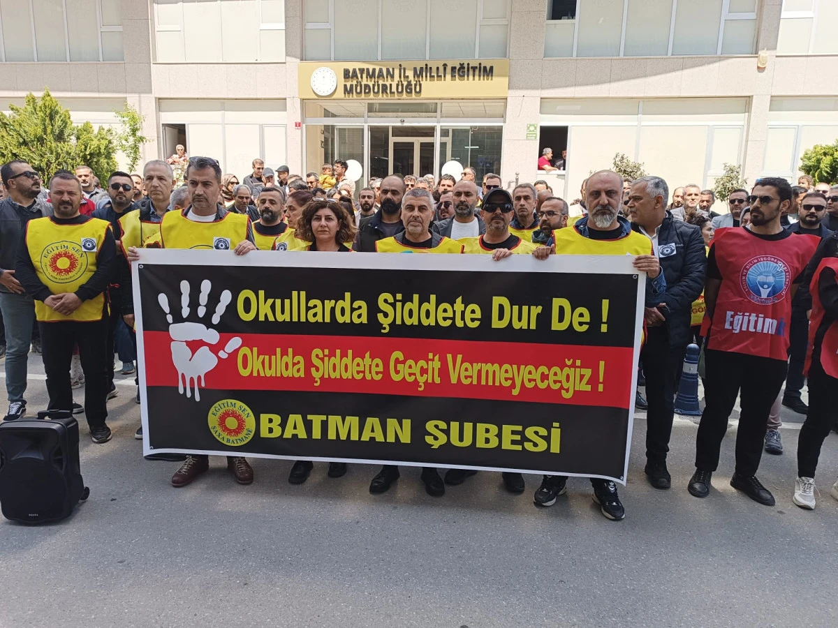 Eğitim Sen&rsquo;liler şiddete karşı toplandı