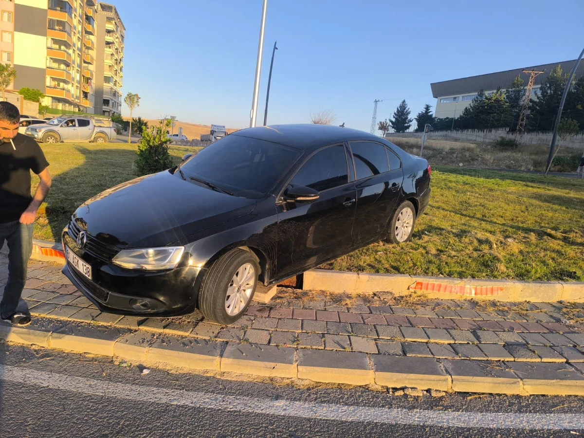EMEKLİ TOKİ YOLUNDA MADDİ HASARLI KAZA
