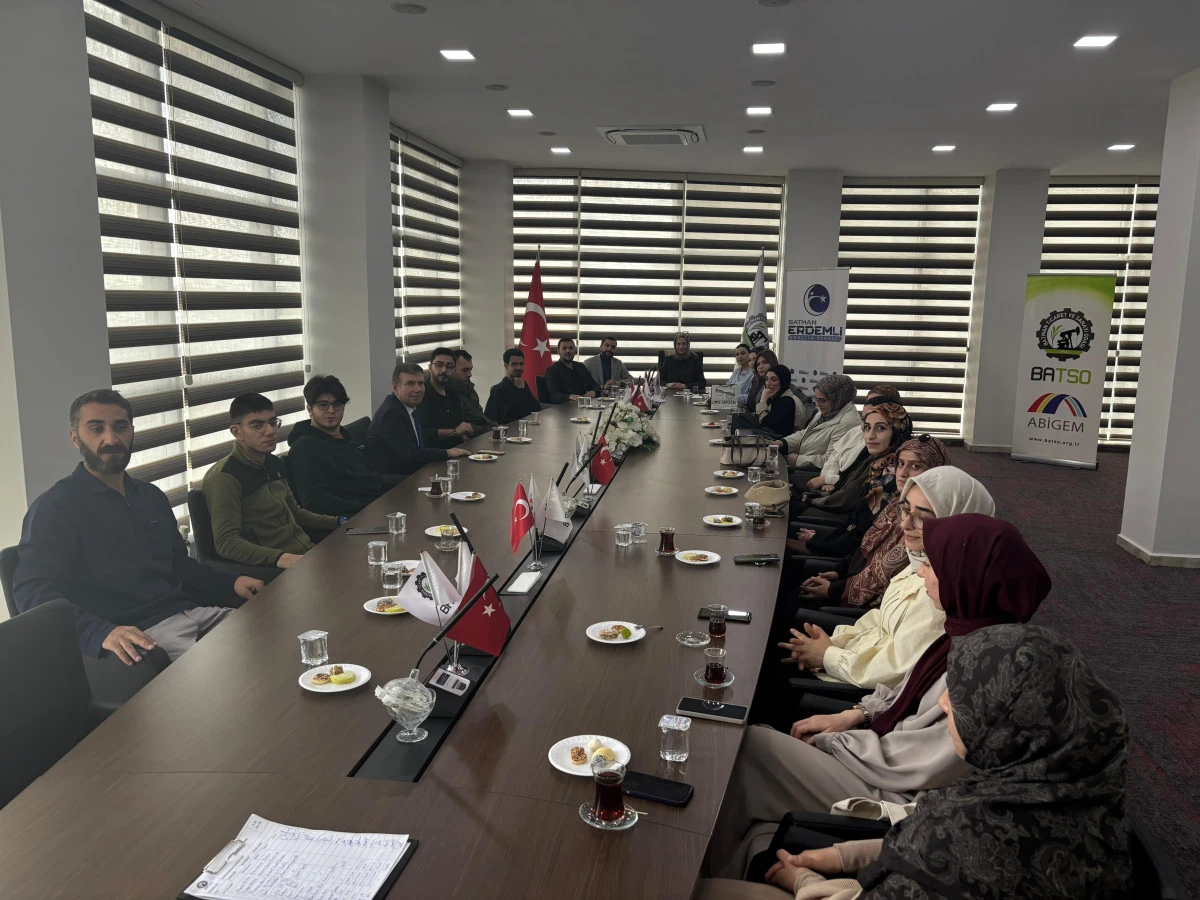 ERDEMLİ GEN&Ccedil;LİK&rsquo;TEN GEN&Ccedil;LERE &Ccedil;AĞRI: &ldquo;BİRLİKTE &Uuml;RETELİM