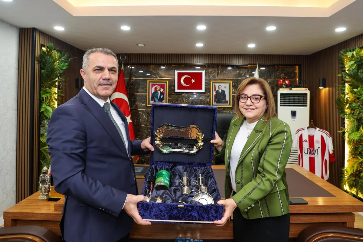 FATMA ŞAHİN&rsquo;DEN AK PARTİ İL BAŞKANLIĞI&rsquo;NA ZİYARET