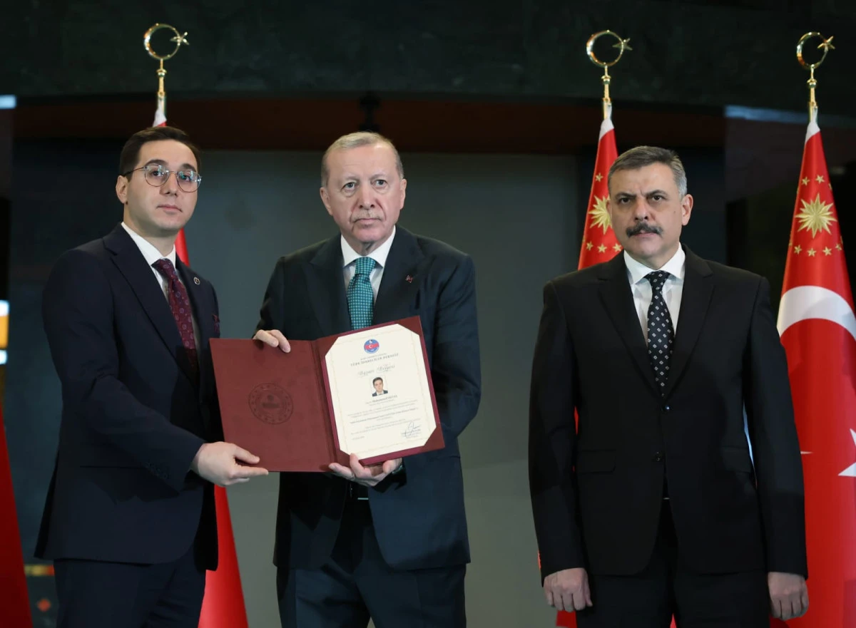 GERC&Uuml;Ş&rsquo;TE BAŞARI TA&Ccedil;LANDI: KAYMAKAM MUHAMMED &Ouml;ZTAŞ&rsquo;A "&Uuml;ST&Uuml;N HİZMET &Ouml;D&Uuml;L&Uuml;"