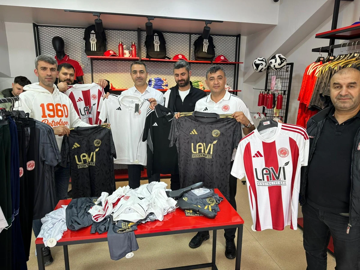 HABİZBİNİLER DERNEĞİ&rsquo;NDEN ŞAMPİYONLUK YOLUNDAKİ PETROLSPOR&rsquo;A ANLAMLI DESTEK