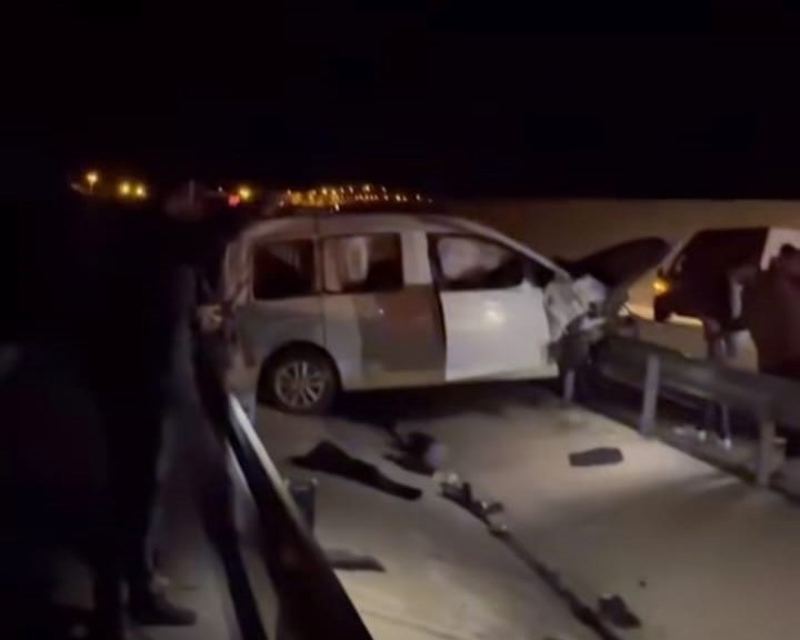 HAFİF TİCARİ ARAÇ TAKLA ATTI: 1 KİŞİ AĞIR YARALANDI
