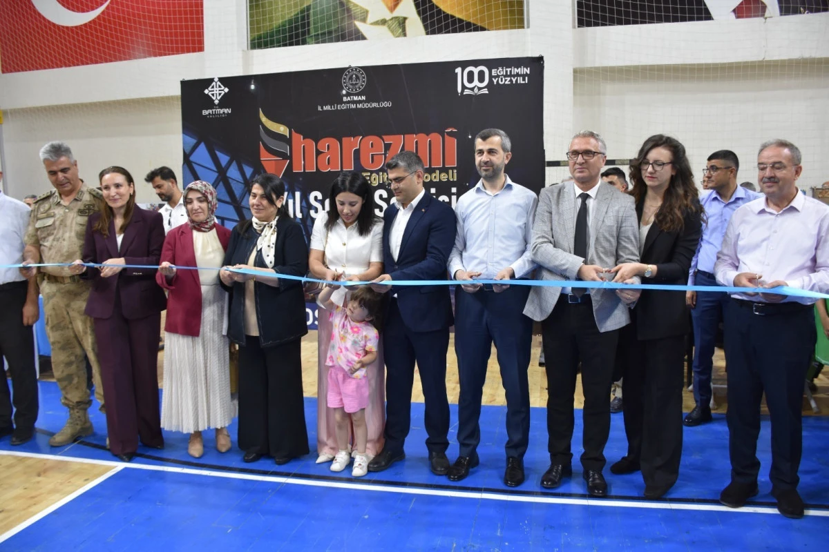 HAREZM&Icirc; EĞİTİM MODELİ YILSONU SERGİSİ B&Uuml;Y&Uuml;K İLGİ G&Ouml;RD&Uuml;
