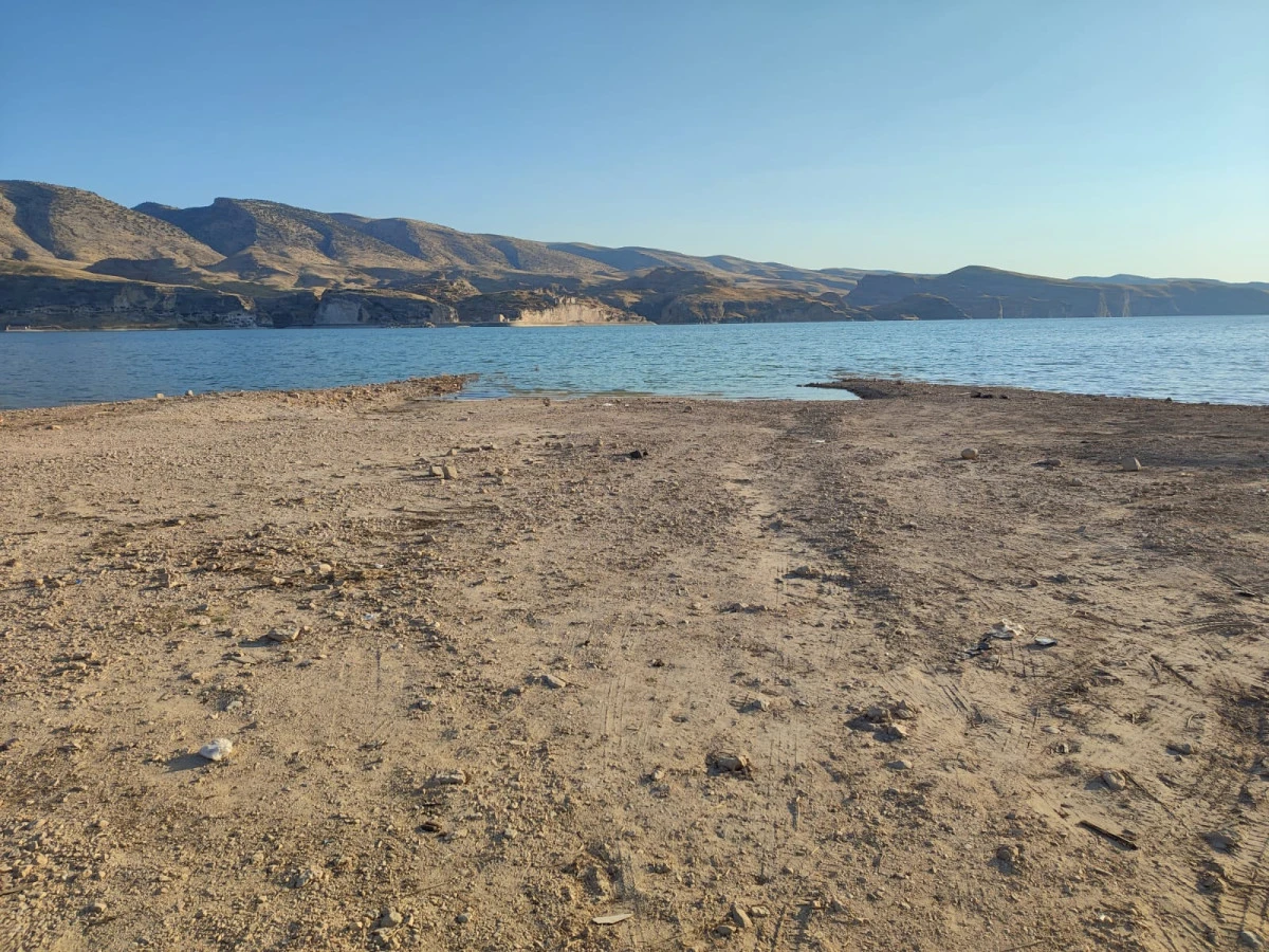 HASANKEYF&rsquo;TE BARAJ G&Ouml;L&Uuml;NDE KADIN CESEDİ BULUNDU