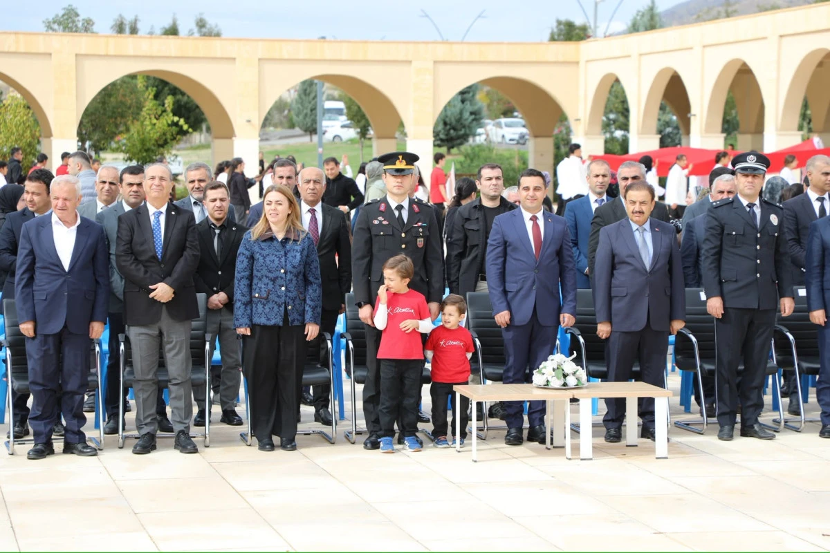 HASANKEYF&rsquo;TE CUMHURİYET COŞKUSU: 103. YIL B&Uuml;Y&Uuml;K BİR GURURLA KUTLANDI