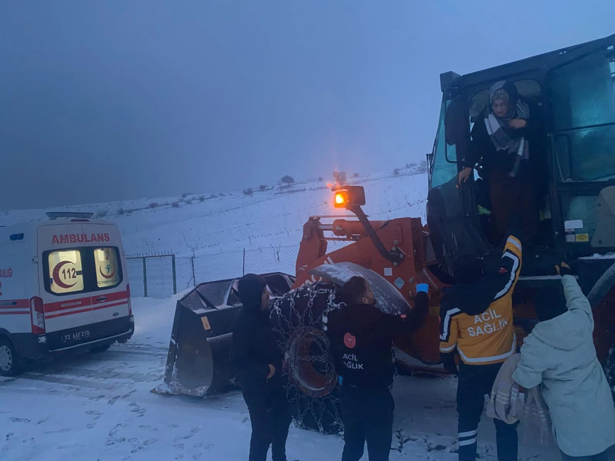  HASANKEYF&rsquo;TE KAR ESARETİ ALTINDAKİ HAMİLE KADIN İ&Ccedil;İN ZAMANLA YARIŞ