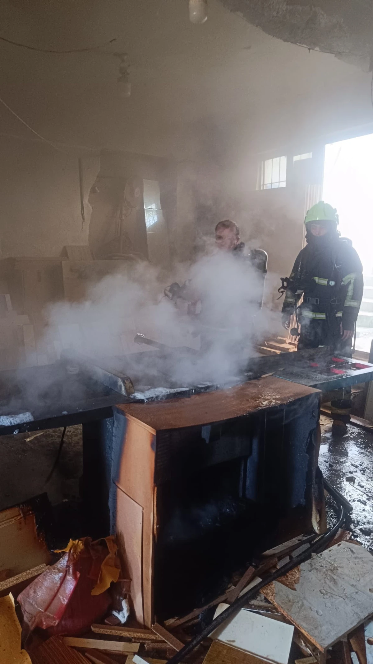 H&Uuml;RRİYET MAHALLESİ&rsquo;NDE MOBİLYA MAĞAZASI YANGINI