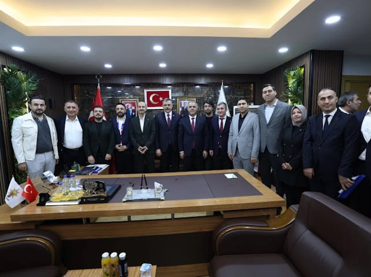 İ&Ccedil;İŞLERİ BAKANI &Ccedil;İFT&Ccedil;İ, AK PARTİ BATMAN İL BAŞKANLIĞINDA TEŞKİLATLA BULUŞTU