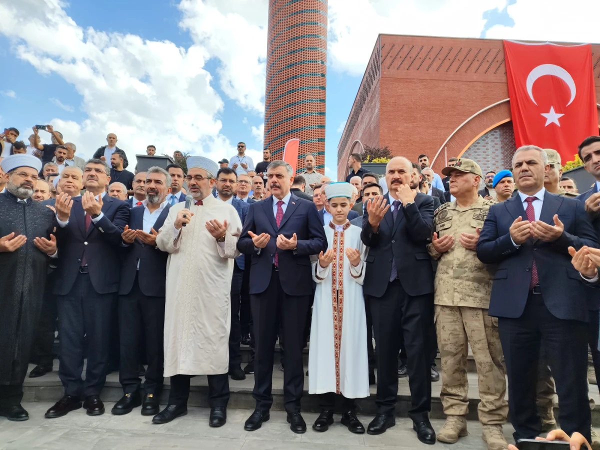 İ&Ccedil;İŞLERİ BAKANI MUSTAFA &Ccedil;İFT&Ccedil;İ, BİR DİZİ A&Ccedil;ILIŞ GER&Ccedil;EKLEŞTİRDİ VE B&Ouml;LGE VALİLERİYLE BİR ARAYA GELDİ