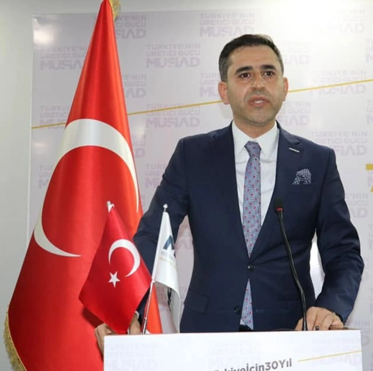İŞ İNSANI ALADDİN İRAZ&rsquo;DAN GAZETEMİZİ KUTLADI