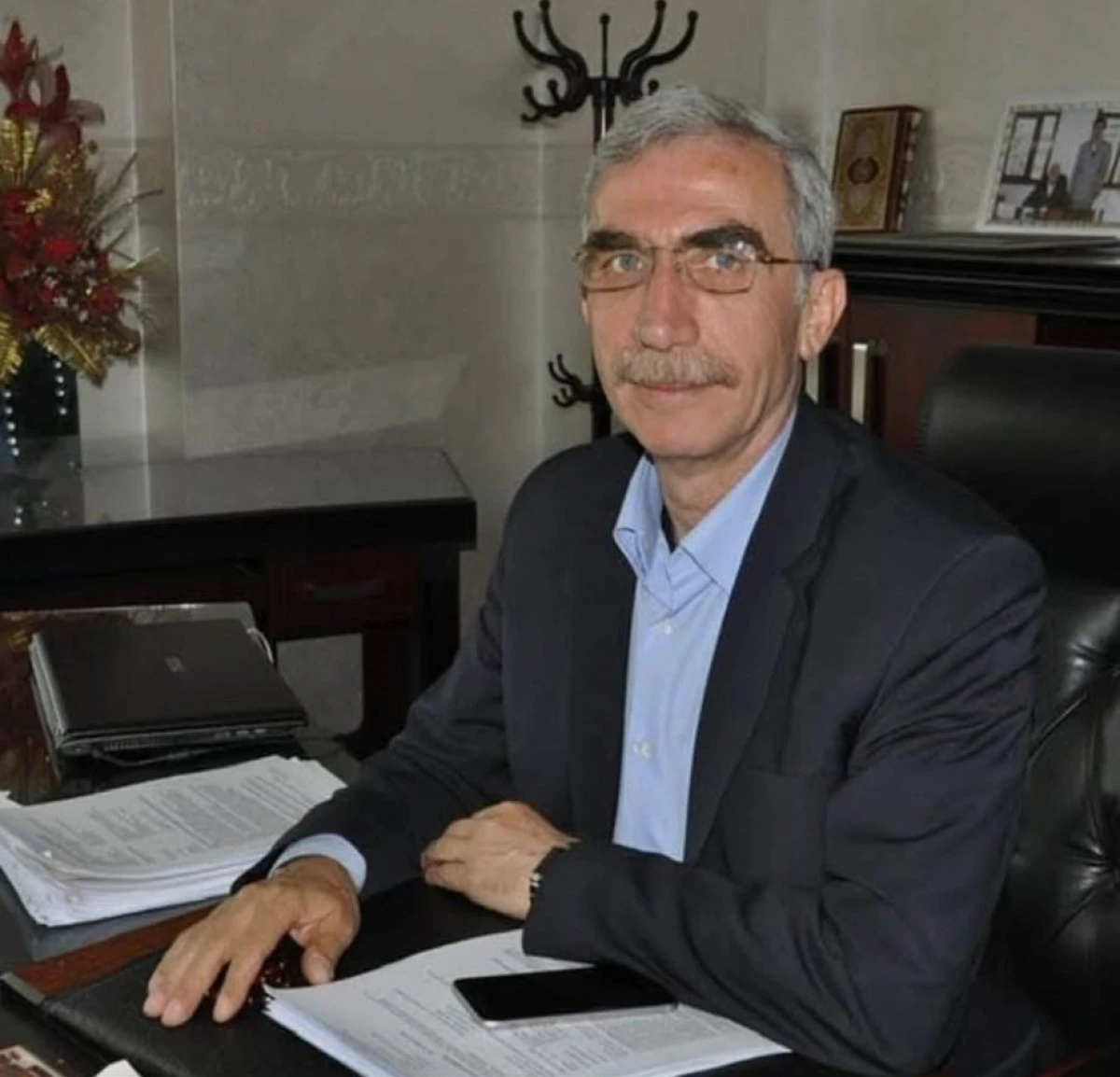 İŞ İNSANI BAHRİ M&Uuml;JDECİ&rsquo;DEN GAZETEMİZE 10. YIL KUTLAMASI