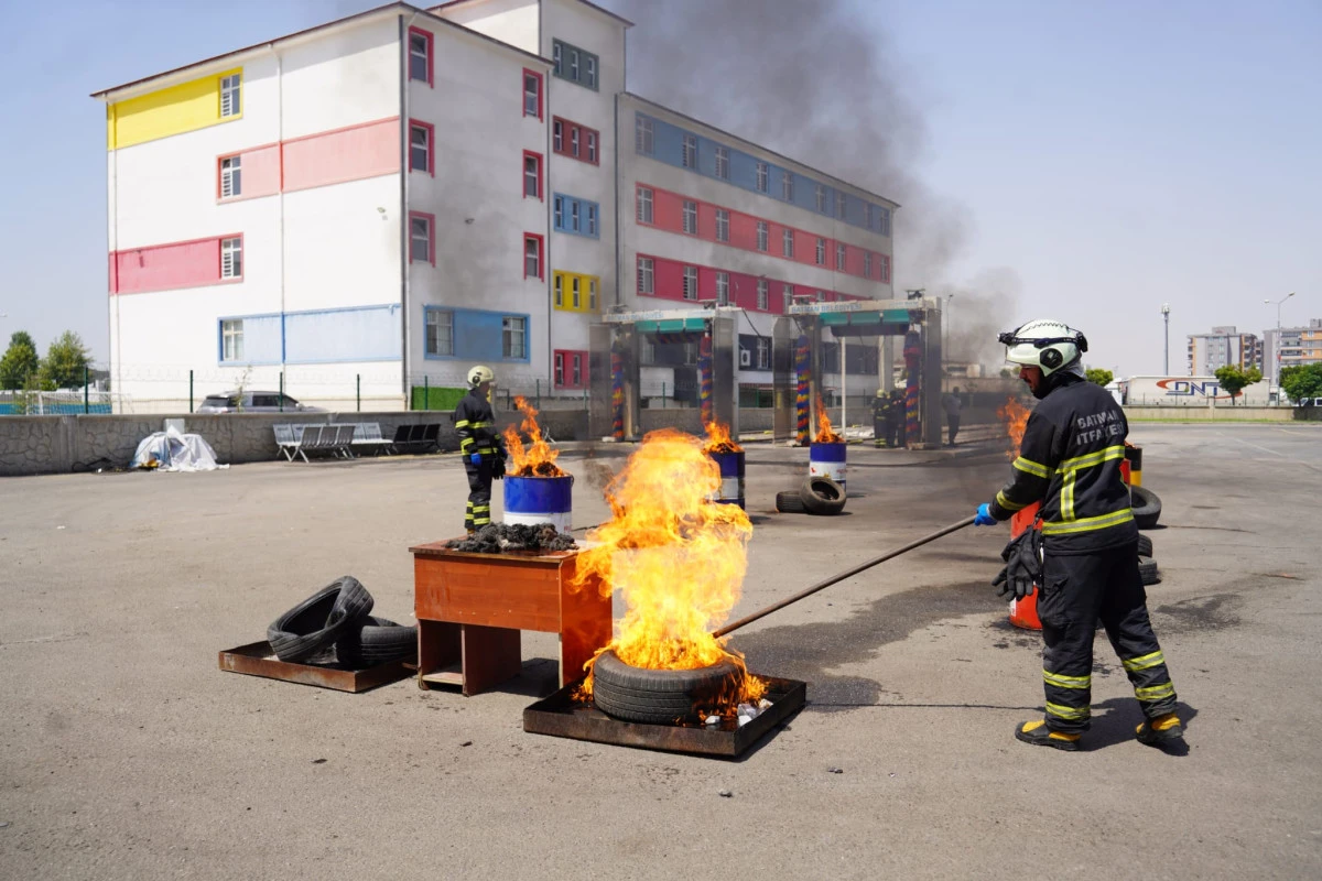  İTFAİYE M&Uuml;D&Uuml;RL&Uuml;Ğ&Uuml;'NDEN NEFES KESEN TATBİKAT