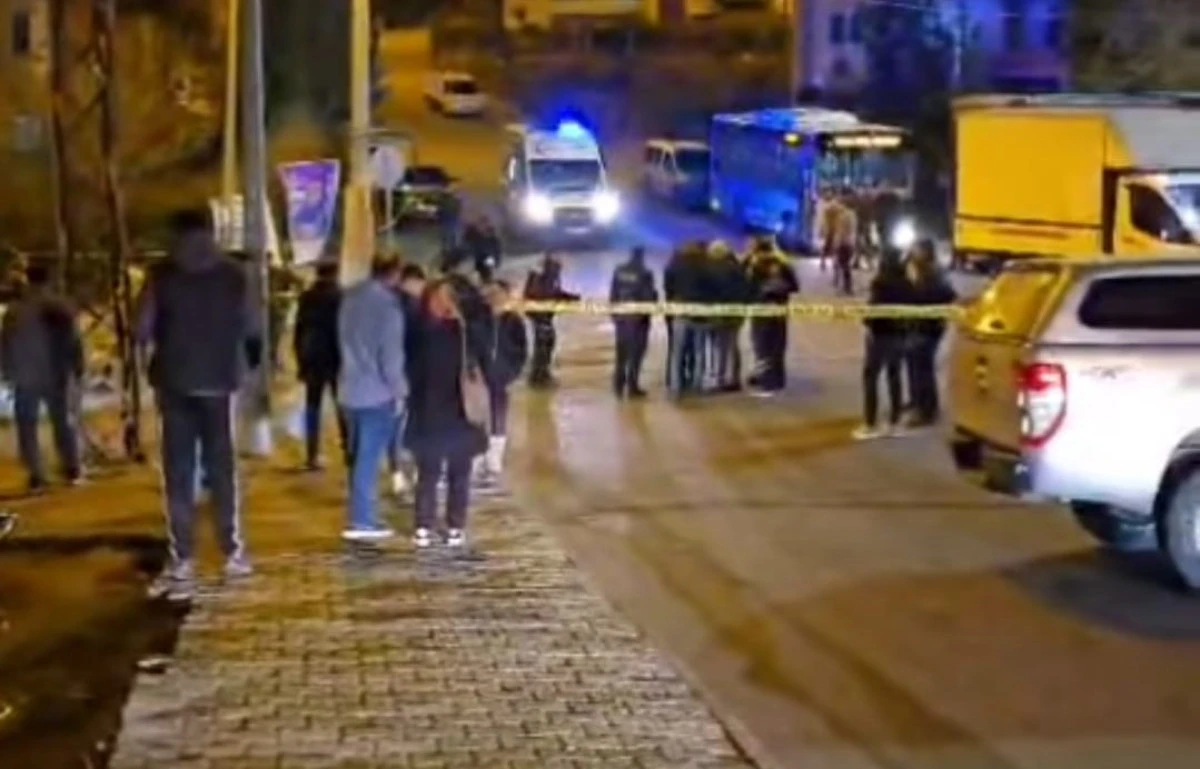 KAVGA SIRASINDA YOLDAN GE&Ccedil;EN VATANDAŞ YARALANDI
