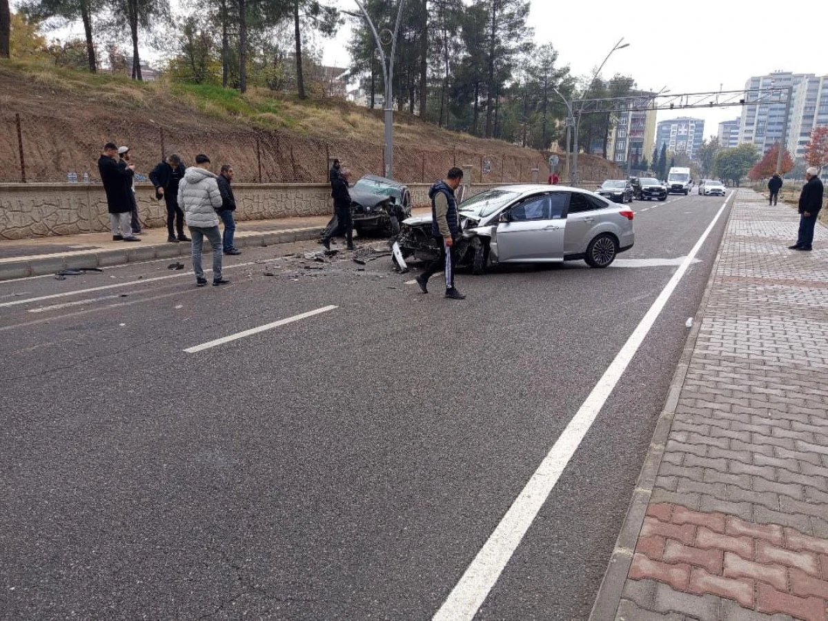 KENT MERKEZİNDE MADDİ HASARLI KAZA