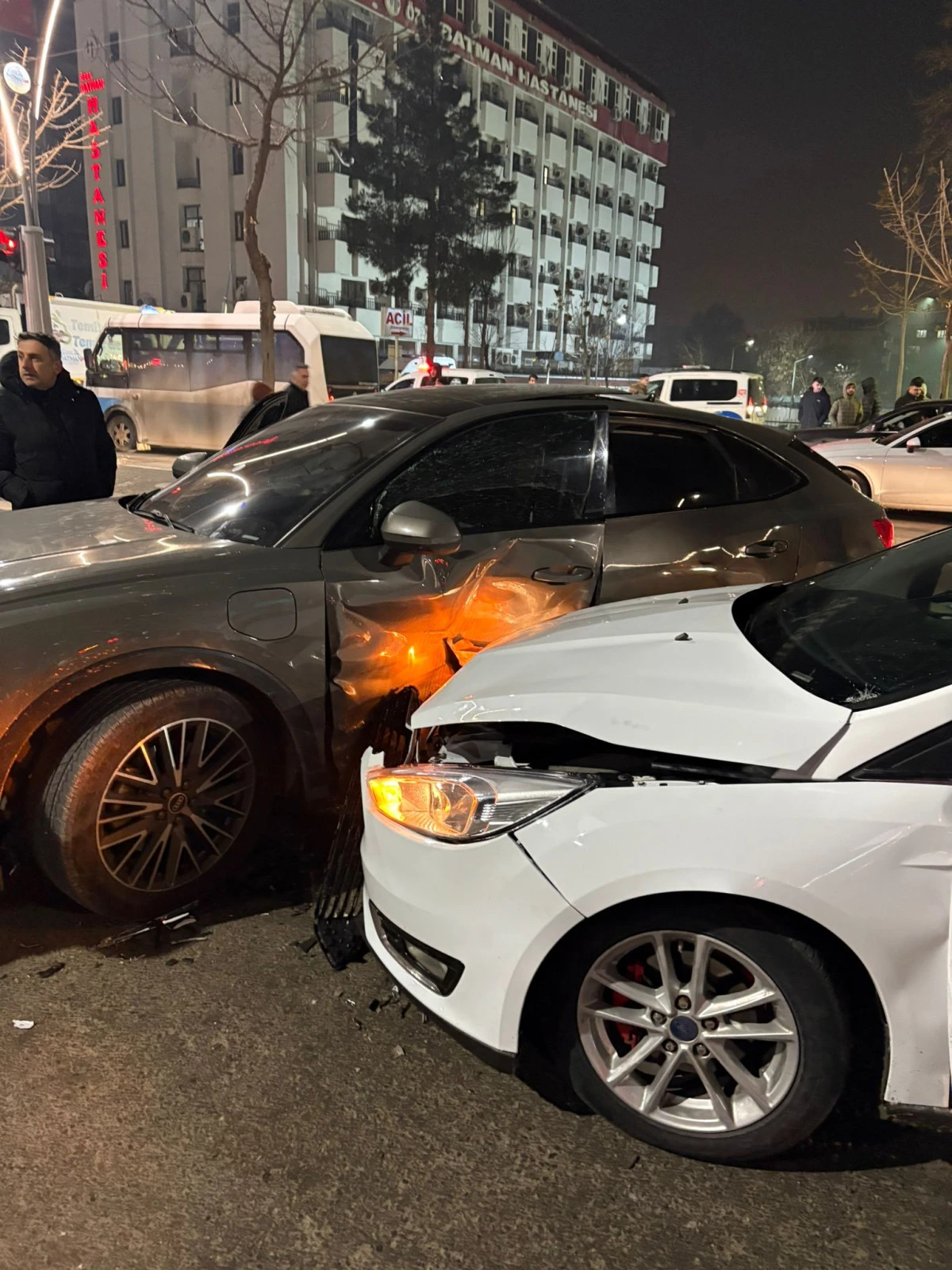 KENT MERKEZİNDE MADDİ HASARLI KAZA