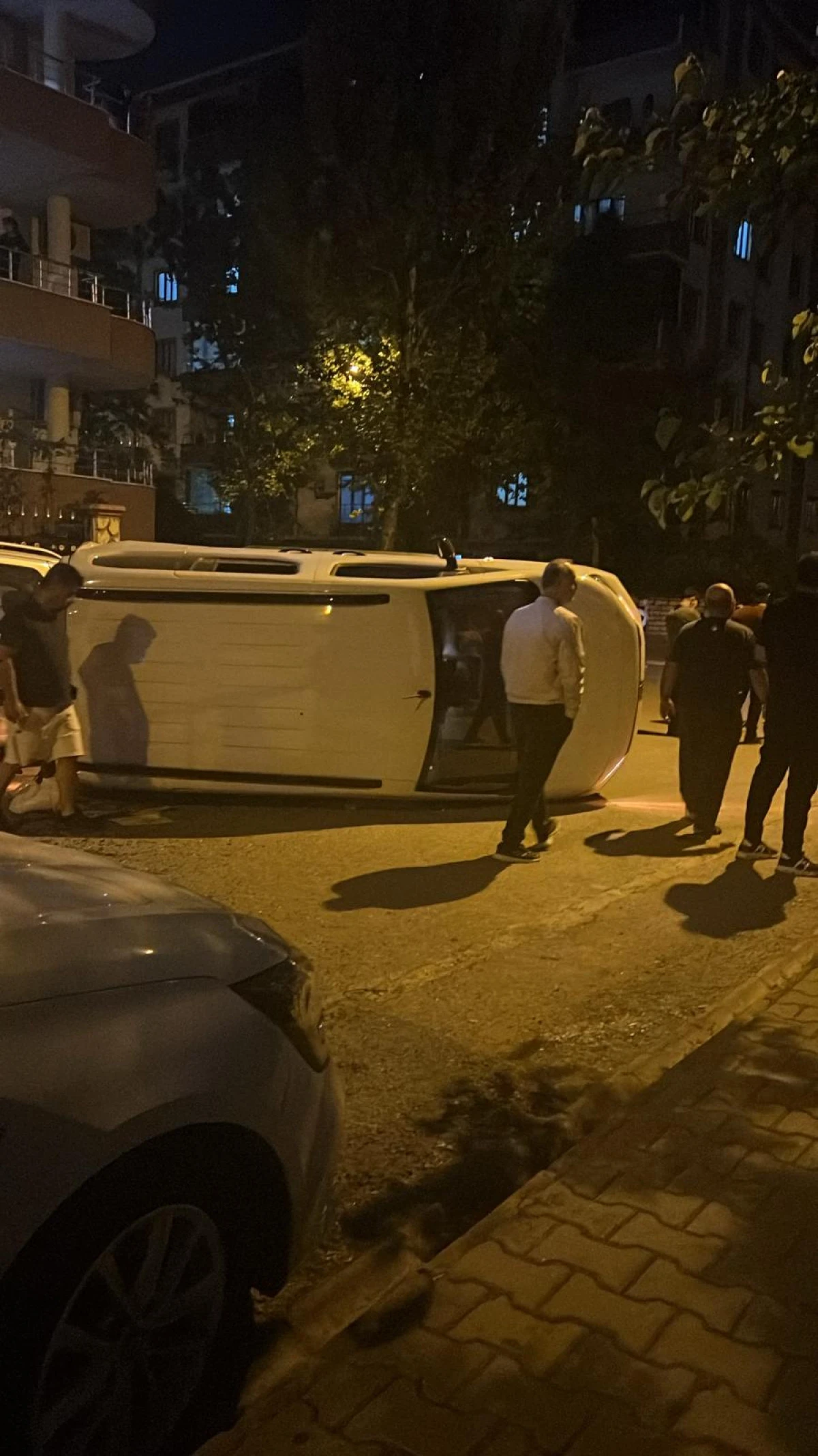 K&Uuml;LT&Uuml;R MAHALLESİ'NDE MADDİ HASARLI KAZA