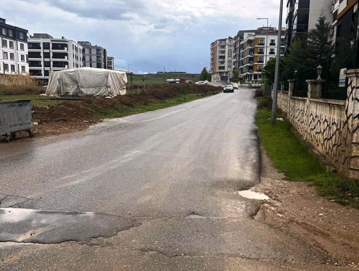 Mahallede kaldırım sorunu: Mahalleli yetkililere seslendi
