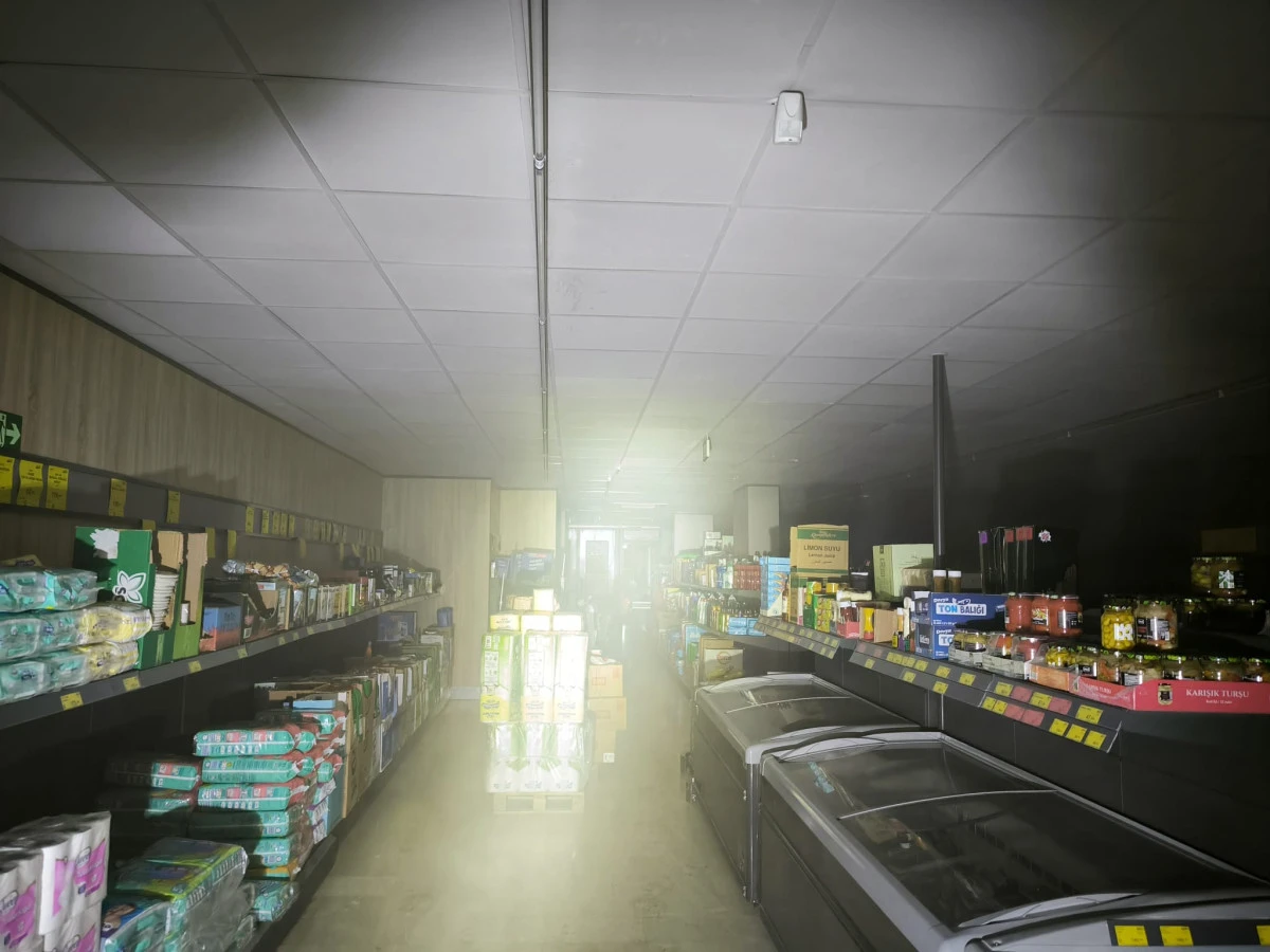 MARKET DEPOSUNDA KORKUTAN YANGIN