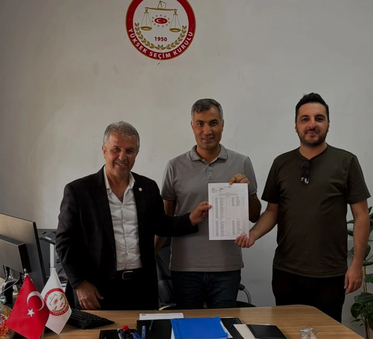 MİDYAT'TA YENİ PARTİ TEŞKİLATI G&Ouml;REVE BAŞLADI, METE VE KUTLU MAZBATALARINI ALDI