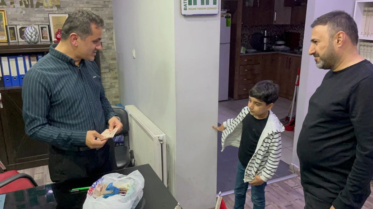MİNİK MUSAB&rsquo;TAN GAZZE&rsquo;DEKİ &Ccedil;OCUKLARA ANLAMLI DESTEK