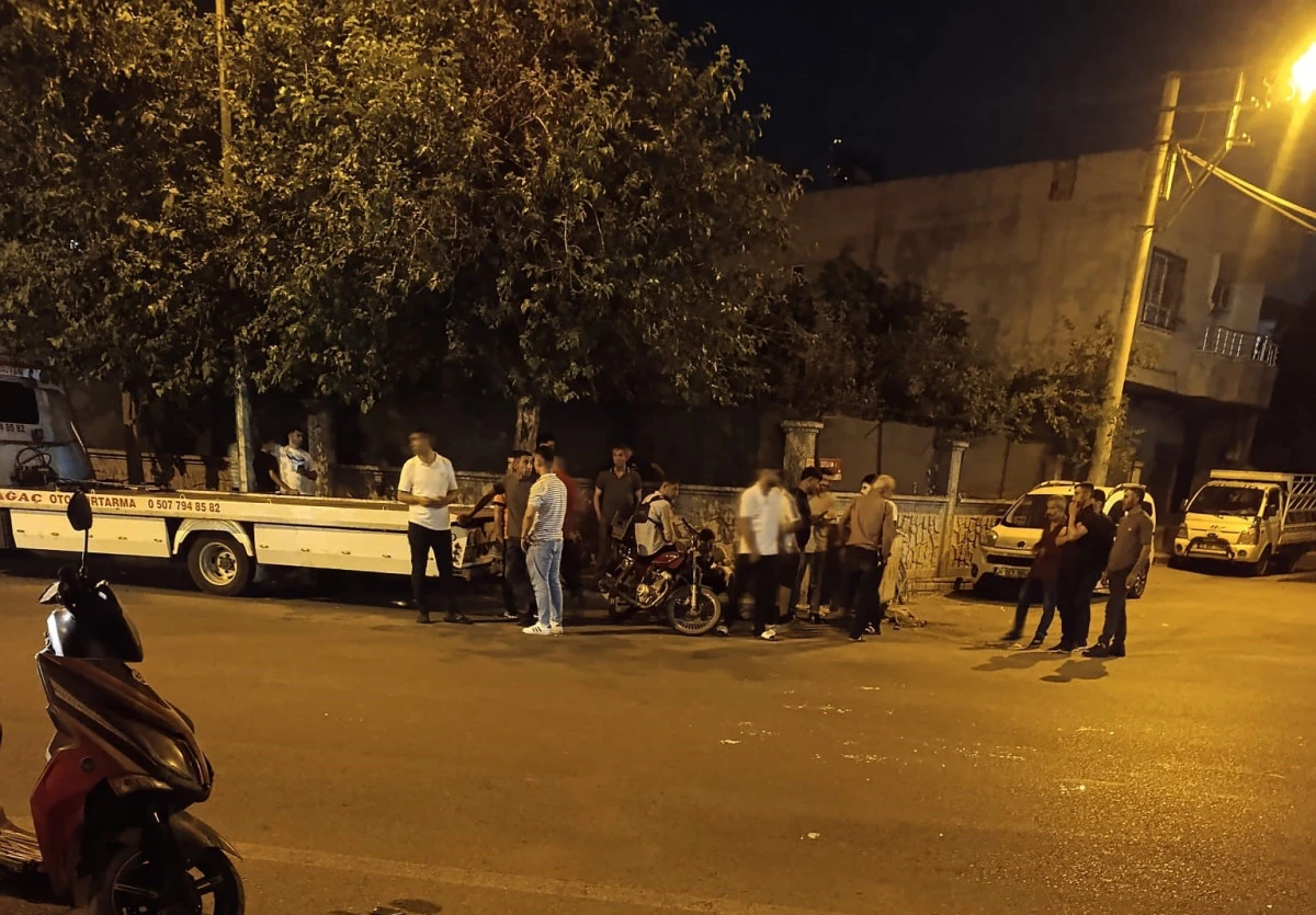 MOTOSİKLET BİSİKLETLE &Ccedil;ARPIŞTI: 3 YARALI