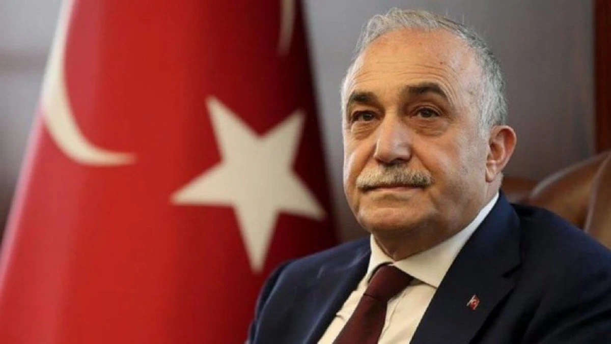 M&uuml;savat Dervişoğlu, Eşref Fakıbaba&rsquo;yı istifaya davet etti: