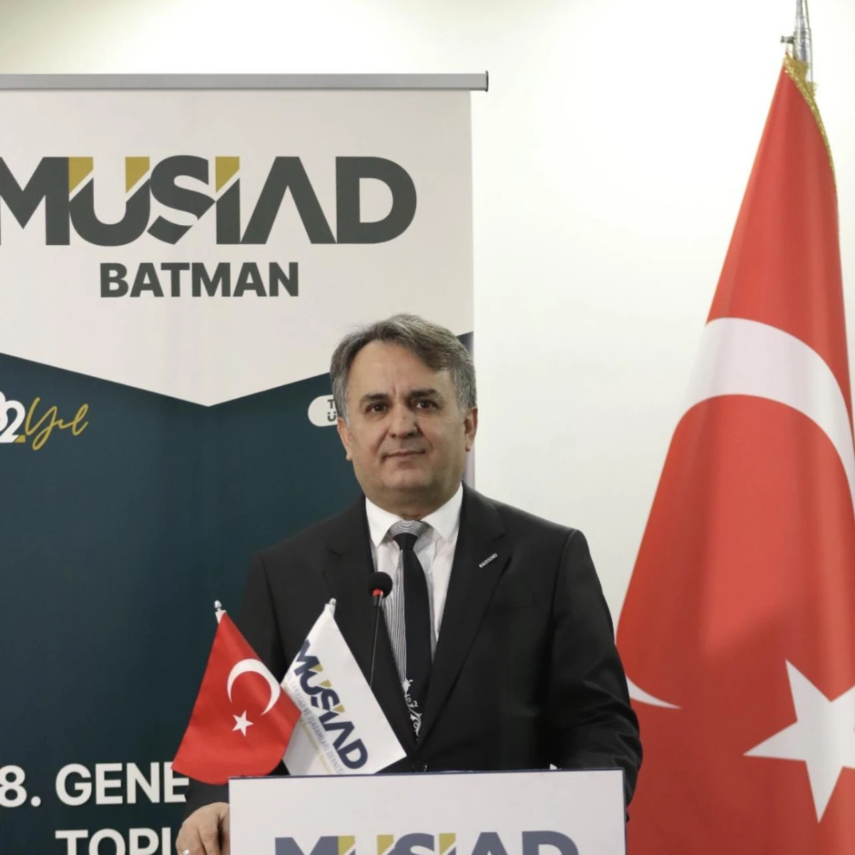 M&Uuml;SİAD BAŞKANI &Ouml;ZDEMİR GAZETEMİZİ TEBRİK ETTİ