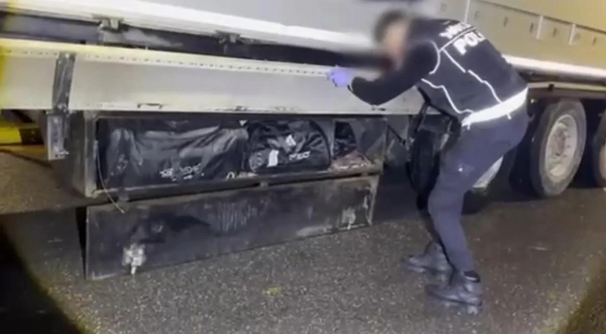 NARKOTİK EKİPLERİ 35 KİLO 800 GRAM SKUNK, 2 KİLOGRAM ESRAR ELE GE&Ccedil;İRDİ