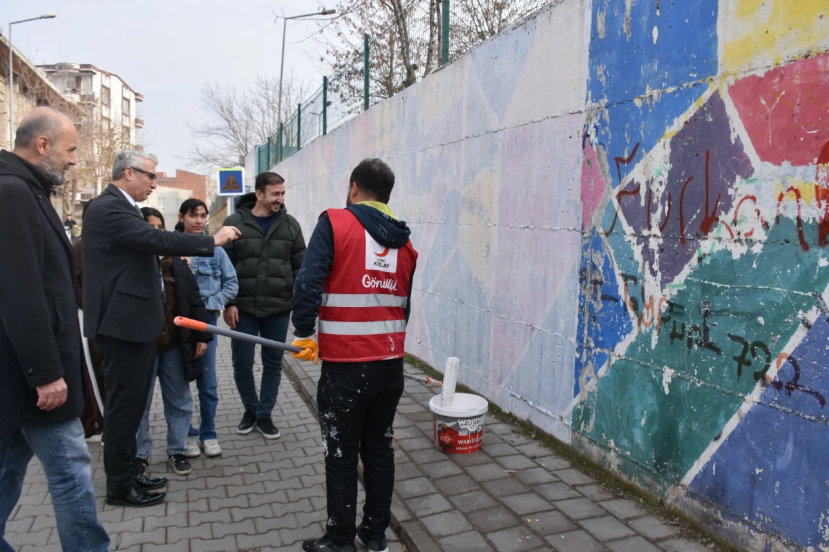 OKULLARIMIZ &ldquo;OKUL YOLU, İRFAN YOLU&rdquo; PROJESİYLE G&Uuml;ZELLEŞİYOR