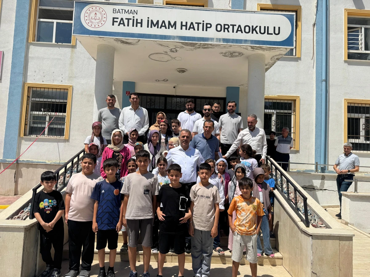 ŞANSİ VERDİĞİ S&Ouml;Z&Uuml; TUTTU, T&Uuml;GVA YAZ OKULU &Ouml;ĞRENCİLERİNE DONDURMA S&Uuml;RPRİZİ