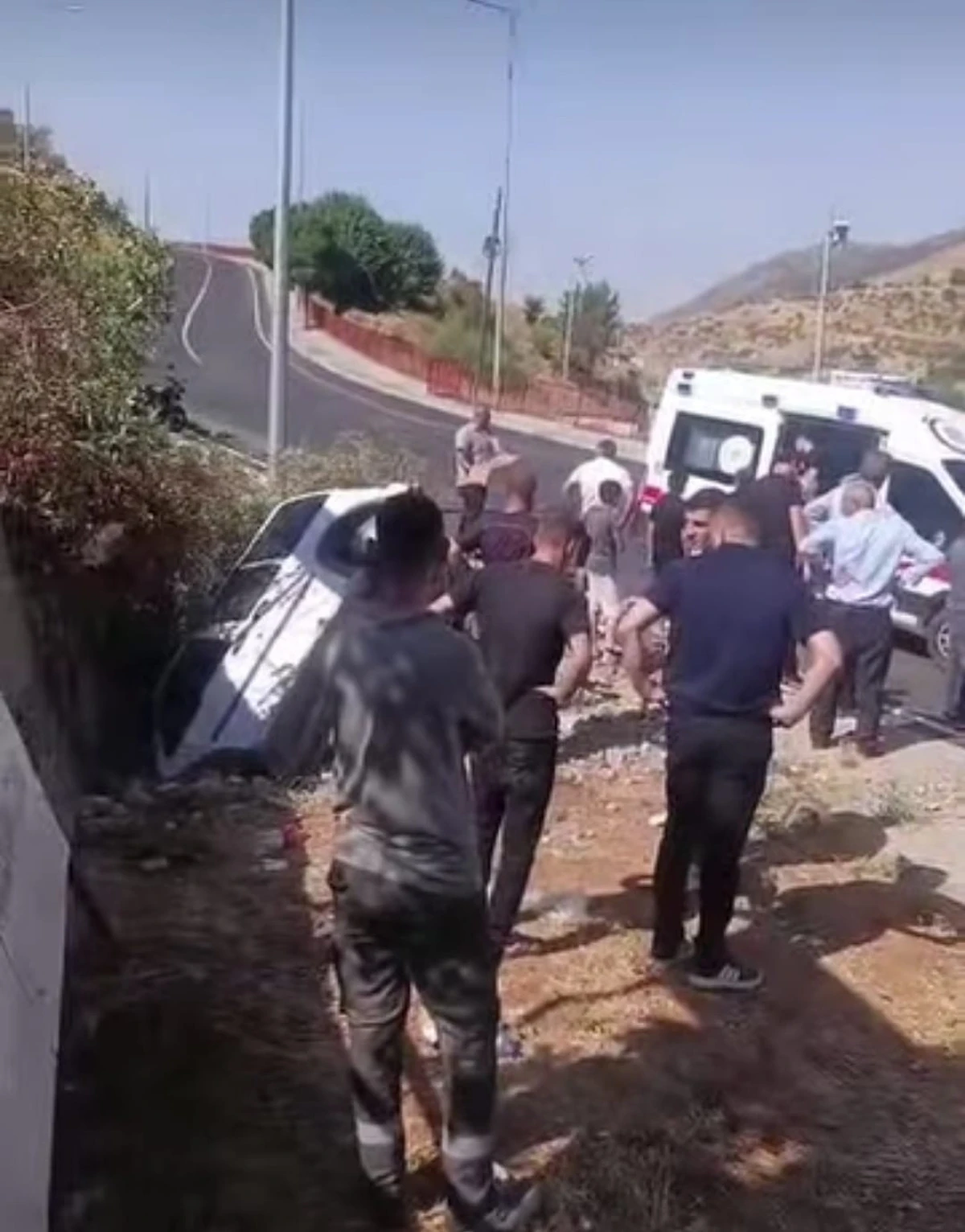 SASON İL&Ccedil;E GİRİŞİNDE MADDİ HASARLI KAZA
