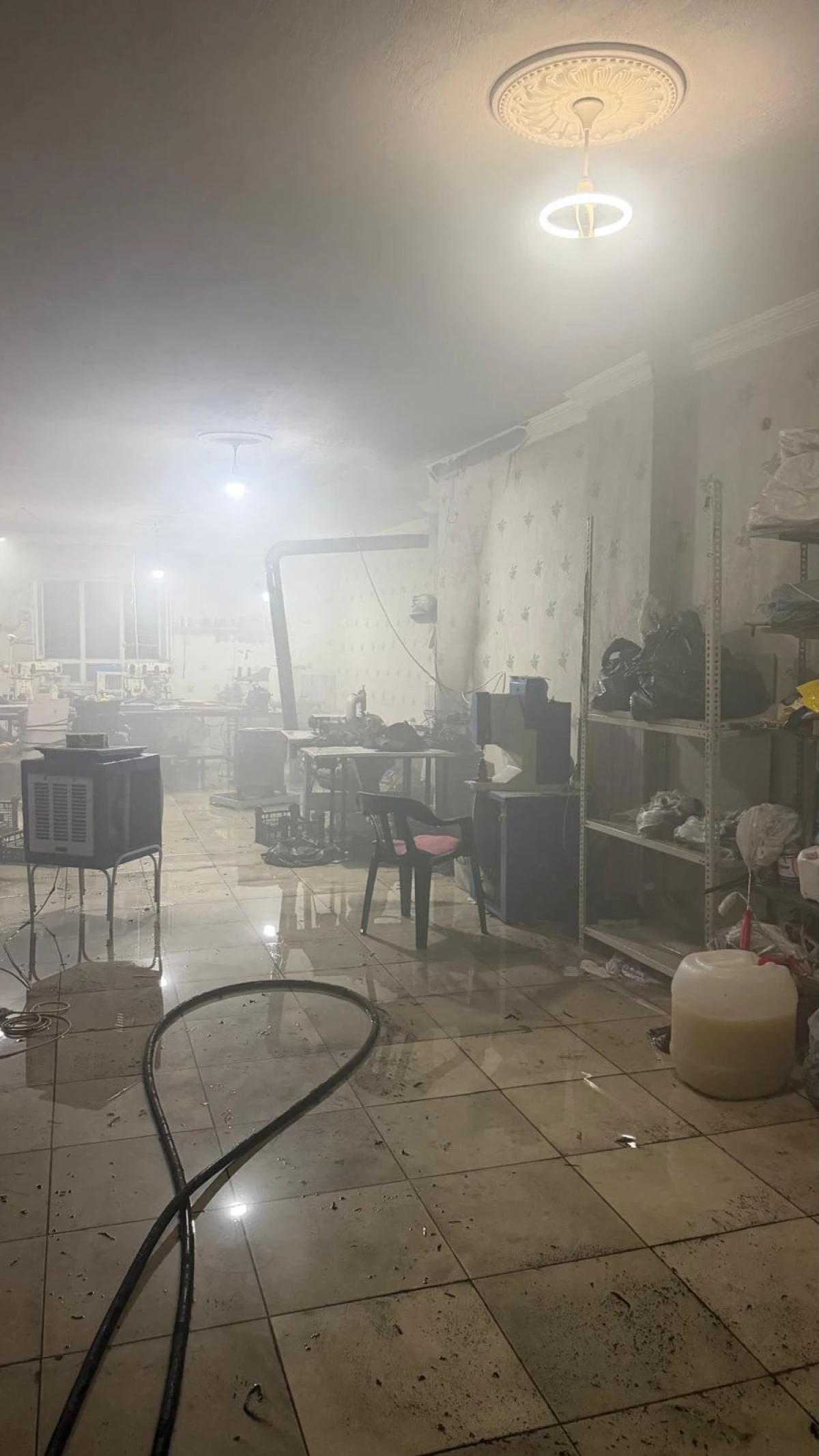 TEKSTİL AT&Ouml;LYESİNDE &Ccedil;IKAN YANGIN S&Ouml;ND&Uuml;R&Uuml;LD&Uuml;