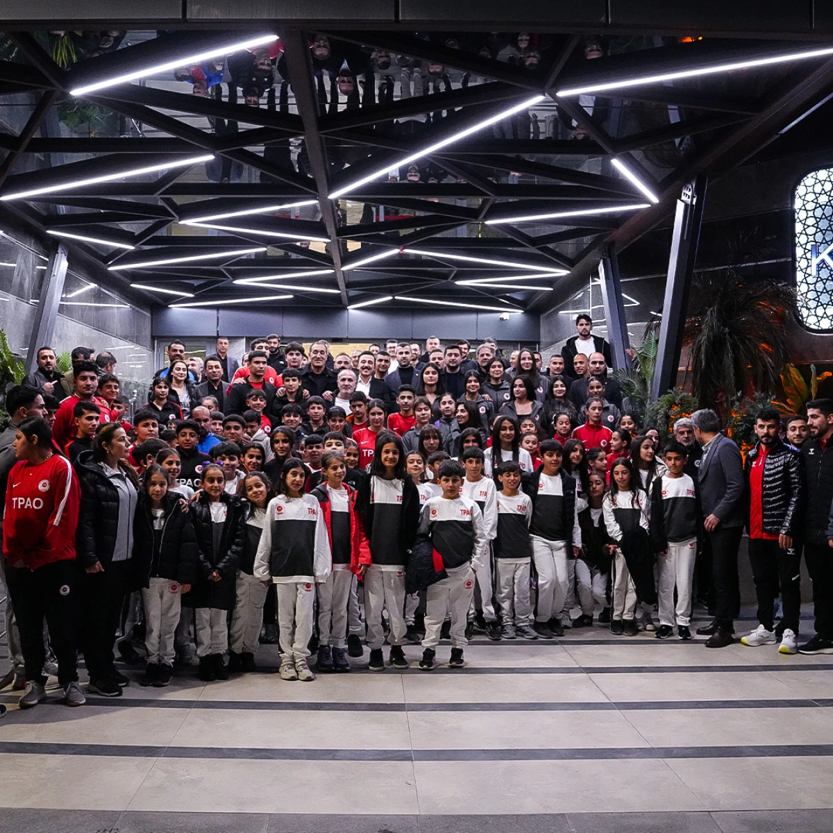 TPAO BATMAN B&Ouml;LGE M&Uuml;D&Uuml;R&Uuml; MURAT KARATAŞ, PETROLSPOR CAMİASIYLA İFTARDA BULUŞTU